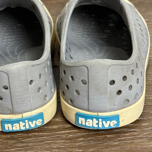 Native Jefferson Youth Unisex Slip-On Shoes Gray/Off White Size 8 Toddler Summer - Picture 5 of 10